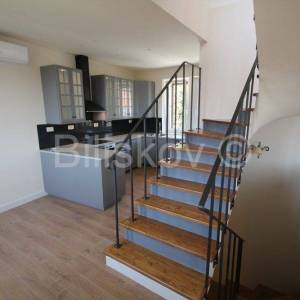 Kaštel Sućurac, renovirana kamena kuća s pogledom na more,195m2