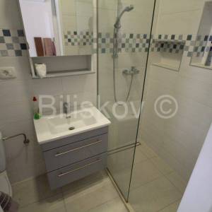 Kaštel Sućurac, renovirana kamena kuća s pogledom na more,195m2