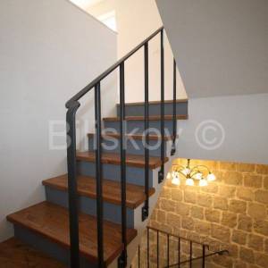 Kaštel Sućurac, renovirana kamena kuća s pogledom na more,195m2