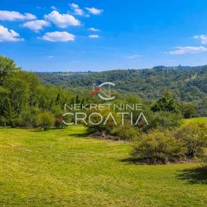 Klijet na velikom i širokom zemljištu!