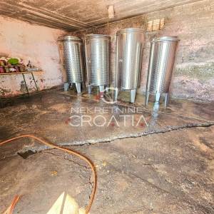 Klijet na velikom i širokom zemljištu!