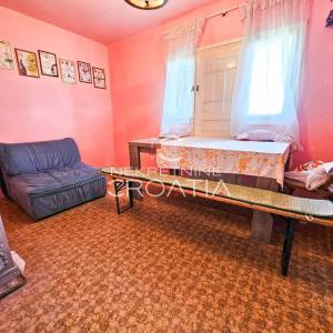 Klijet na velikom i širokom zemljištu!