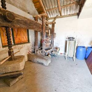 Klijet na velikom i širokom zemljištu!