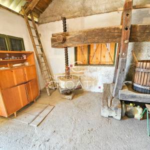 Klijet na velikom i širokom zemljištu!