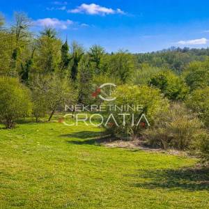 Klijet na velikom i širokom zemljištu!