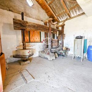 Klijet na velikom i širokom zemljištu!