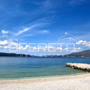 Komforan stan s pogledom na more – Okrug Gornji/Čiovo
