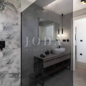 Kostrena -  dvojna kuća s bazenom i pogledom na more