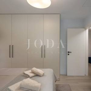 Kostrena -  dvojna kuća s bazenom i pogledom na more