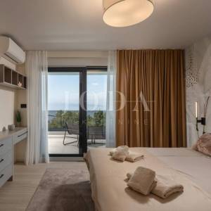 Kostrena -  dvojna kuća s bazenom i pogledom na more