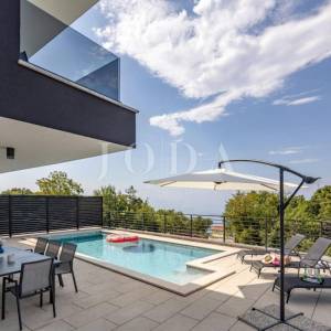 Kostrena -  dvojna kuća s bazenom i pogledom na more