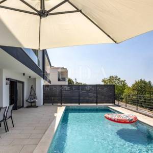 Kostrena -  dvojna kuća s bazenom i pogledom na more