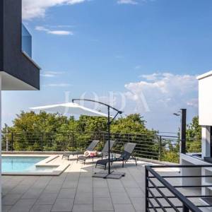 Kostrena -  dvojna kuća s bazenom i pogledom na more