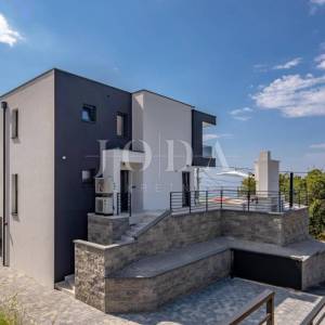 Kostrena -  dvojna kuća s bazenom i pogledom na more