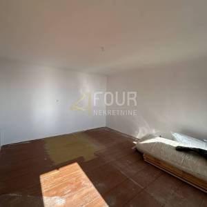 Kostrena, dvojna kuća - starina, 115m2