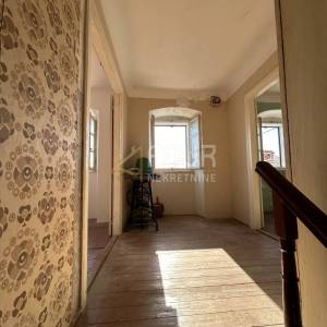 Kostrena, dvojna kuća - starina, 115m2