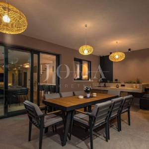 Kostrena - Ekskluzivna samostojeća vila s unutarnjim i vanjskim bazenom