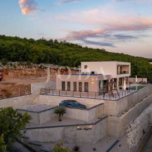 Kostrena - Ekskluzivna samostojeća vila s unutarnjim i vanjskim bazenom