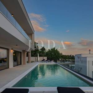 Kostrena - Ekskluzivna samostojeća vila s unutarnjim i vanjskim bazenom