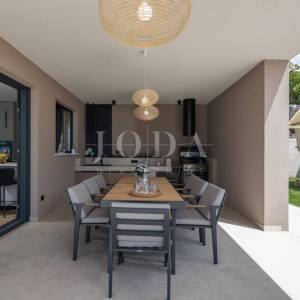 Kostrena - Ekskluzivna samostojeća vila s unutarnjim i vanjskim bazenom