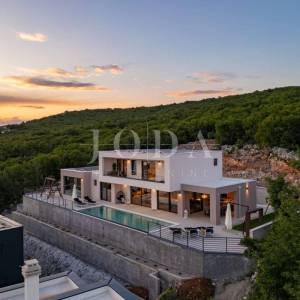Kostrena - Ekskluzivna samostojeća vila s unutarnjim i vanjskim bazenom