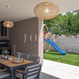 Kostrena - Ekskluzivna samostojeća vila s unutarnjim i vanjskim bazenom