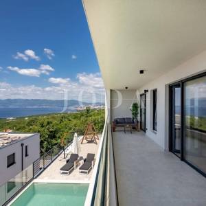 Kostrena - Ekskluzivna samostojeća vila s unutarnjim i vanjskim bazenom