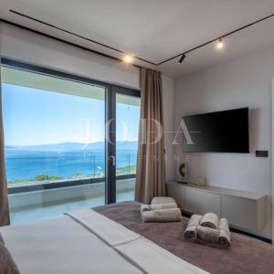 Kostrena - Ekskluzivna samostojeća vila s unutarnjim i vanjskim bazenom