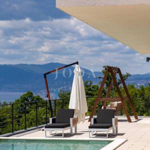 Kostrena - Ekskluzivna samostojeća vila s unutarnjim i vanjskim bazenom