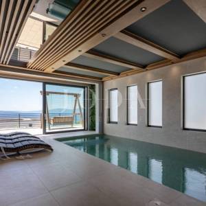 Kostrena - Ekskluzivna samostojeća vila s unutarnjim i vanjskim bazenom