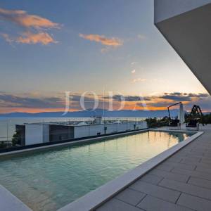 Kostrena - Ekskluzivna samostojeća vila s unutarnjim i vanjskim bazenom