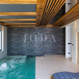 Kostrena - Ekskluzivna samostojeća vila s unutarnjim i vanjskim bazenom