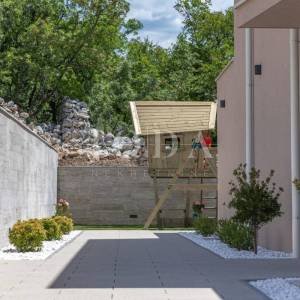 Kostrena - Ekskluzivna samostojeća vila s unutarnjim i vanjskim bazenom