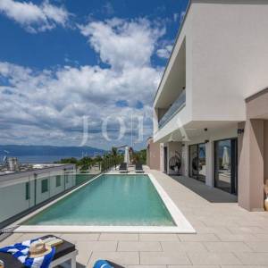 Kostrena - Ekskluzivna samostojeća vila s unutarnjim i vanjskim bazenom