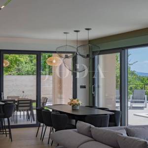 Kostrena - Ekskluzivna samostojeća vila s unutarnjim i vanjskim bazenom