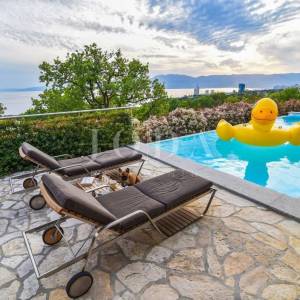 Kostrena – kuća s bazenom i gostinjskom kućom na mirnoj lokaciji, pogled na more