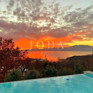 Kostrena – kuća s bazenom i gostinjskom kućom na mirnoj lokaciji, pogled na more