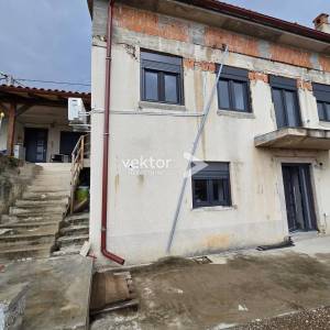 Kostrena, kuća u nizu s pogledom na more