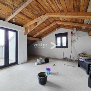 Kostrena, kuća u nizu s pogledom na more