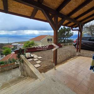 Kostrena, kuća u nizu s pogledom na more