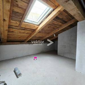 Kostrena, kuća u nizu s pogledom na more