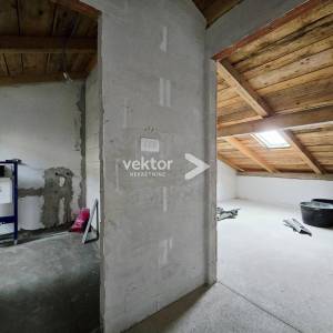 Kostrena, kuća u nizu s pogledom na more