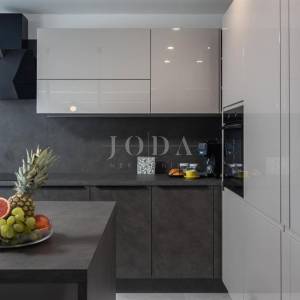 Kostrena - moderna dvojna kuća s bazenima i pogledom na more