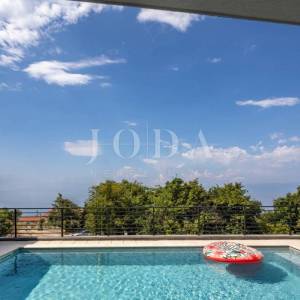 Kostrena - moderna dvojna kuća s bazenima i pogledom na more