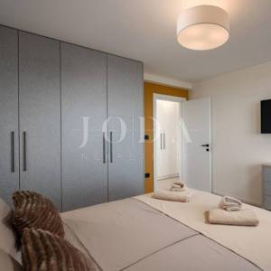 Kostrena - moderna dvojna kuća s bazenima i pogledom na more