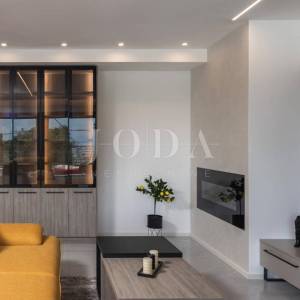 Kostrena - moderna dvojna kuća s bazenima i pogledom na more