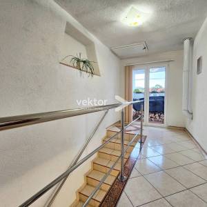 Kostrena – uređena šarmantna kuća u nizu, odmah useljiva