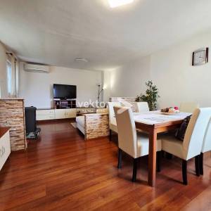 Kostrena – uređena šarmantna kuća u nizu, odmah useljiva