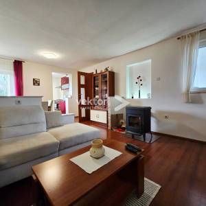 Kostrena – uređena šarmantna kuća u nizu, odmah useljiva