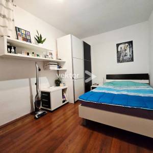 Kostrena – uređena šarmantna kuća u nizu, odmah useljiva